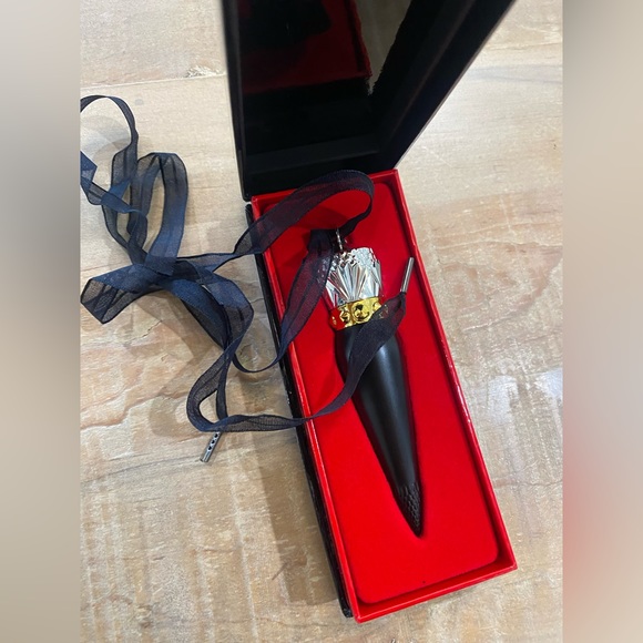 Christian Louboutin Bullet Lipstick 001M velvet red matte lip with box - Picture 2 of 11
